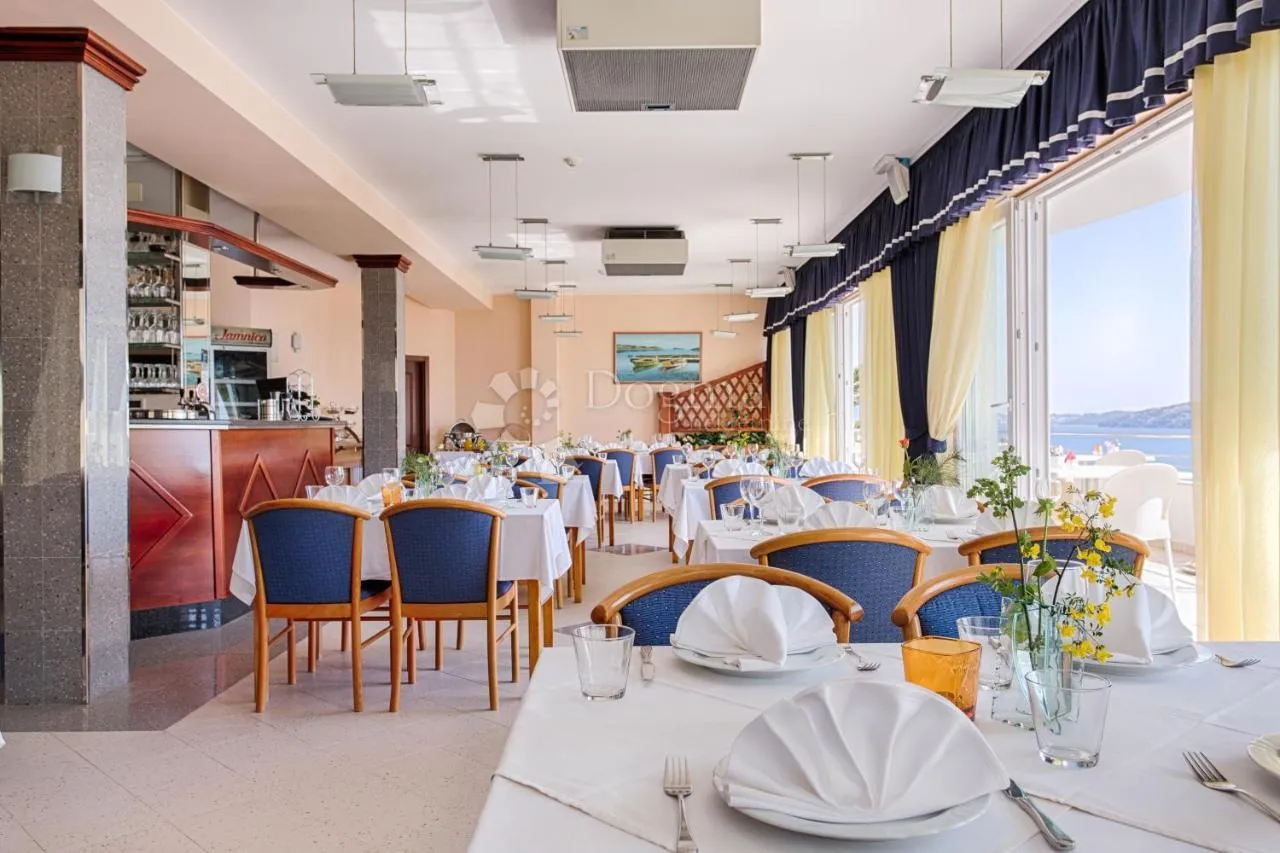 prekrasan obiteljski hotel sa restoranom, 80m do mora! - slika 5
