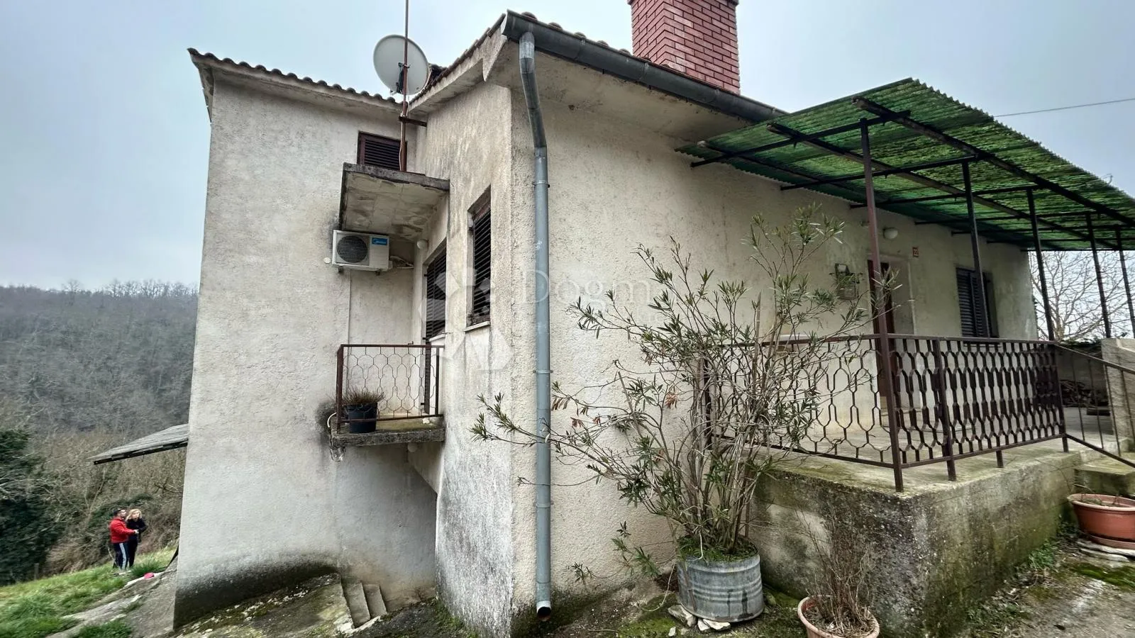kuća za renovaciju s terasom s koje nećete željeti otići! - slika 36