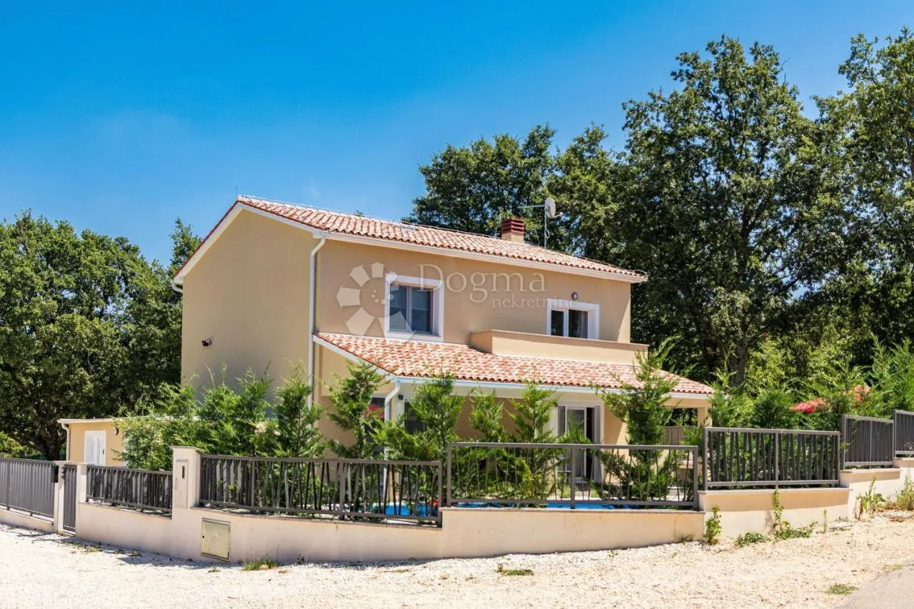 lijepa samostojeća kuća s bazenom na mirnoj lokaciji - slika 33