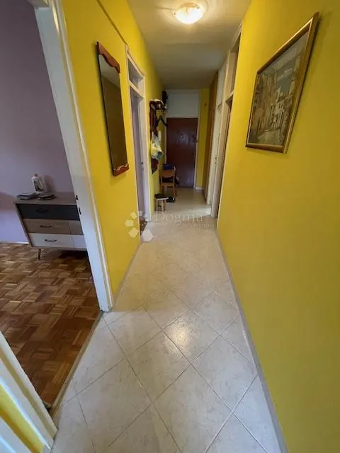 turnić-65m2,2s+db,balkon pogled na more - slika 8
