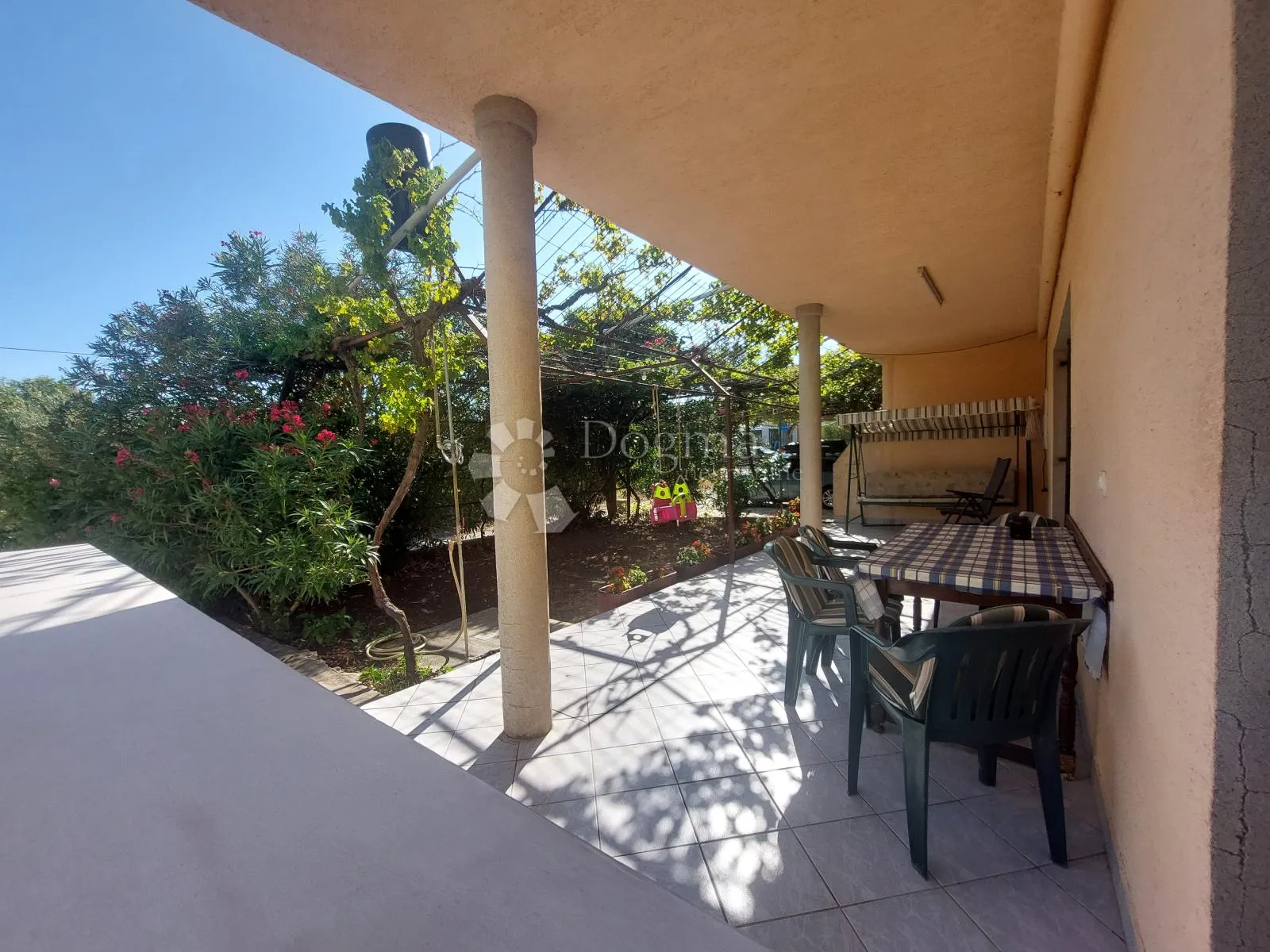 kuća sa 5 apartmana - slika 6