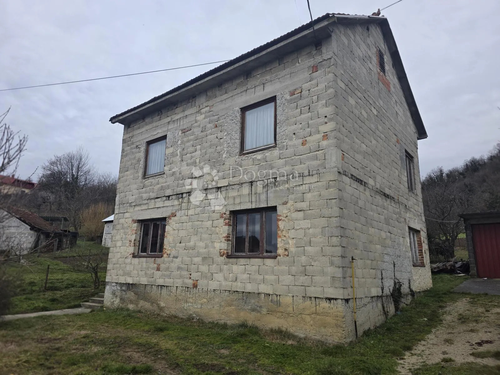 kuća za adaptaciju nadomak centra krapine – izvrsna lokacija - slika 3