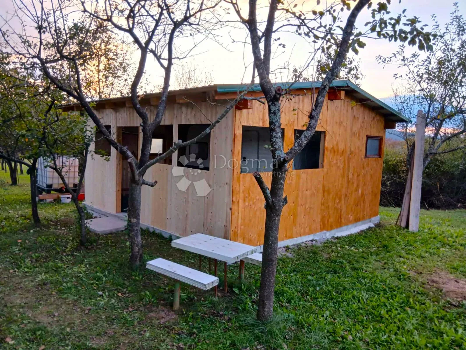poljoprivredno zemljište sa kamp kućicom - slika 3