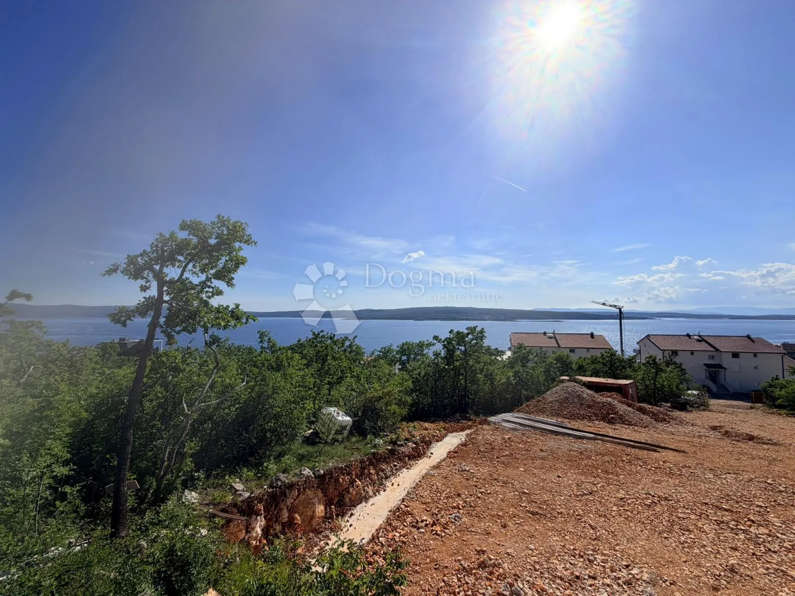 Ekskluzivno građevinsko zemljištve u Crikvenici s panoramskim pogledom na more i projektom luksuzne vile - Crikvenica