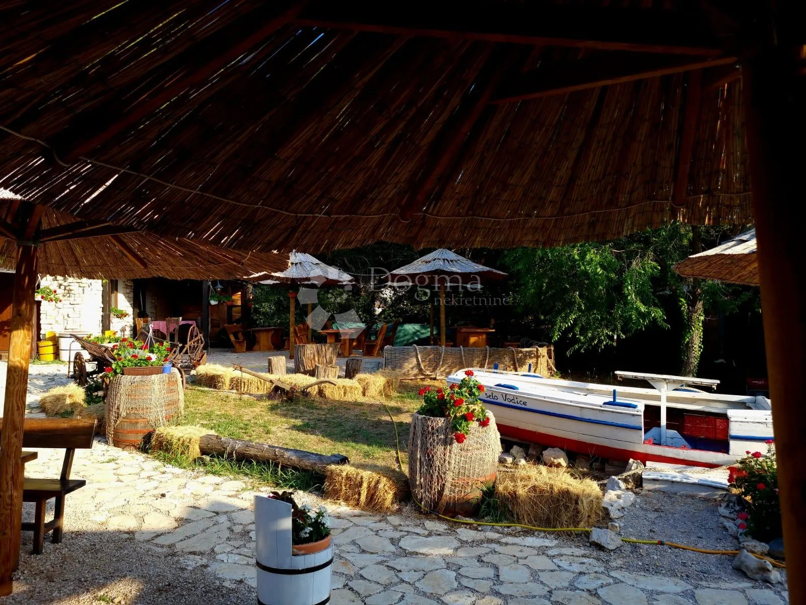 'etno selo', prvi red do mora, uz plažu – idealna prilika za turistički i ugostiteljski biznis - slika 9