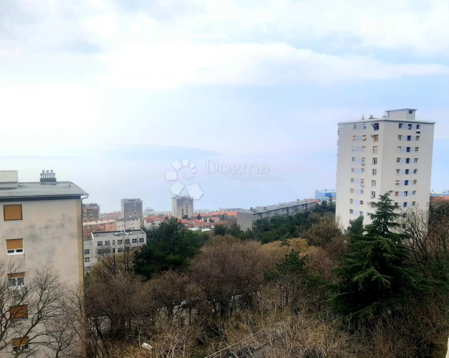 jednosobni stan na turniću za najam - slika 12