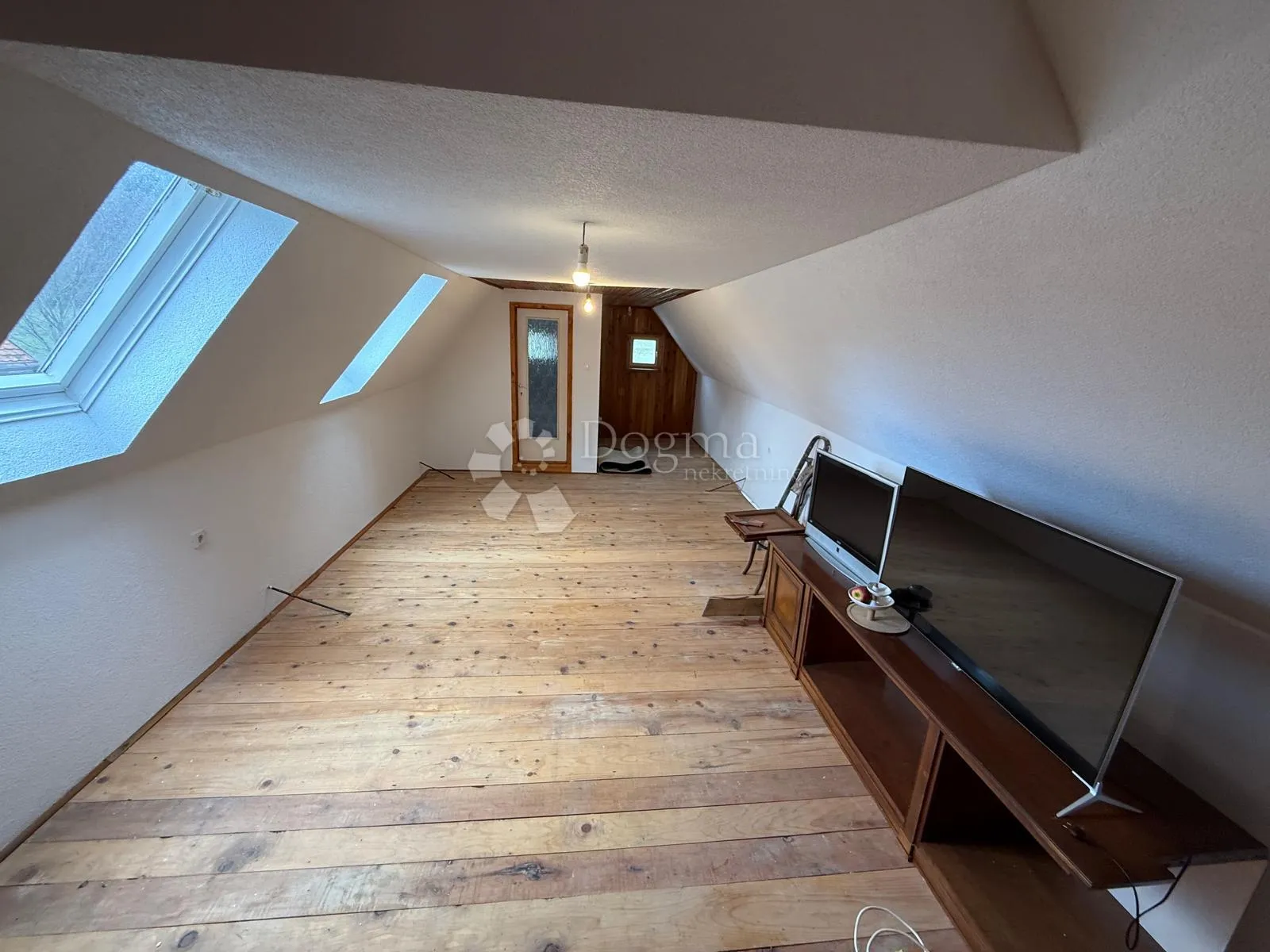 kuća 2 apartmana 2 građ zemljišta poljo 3000m2 - slika 18