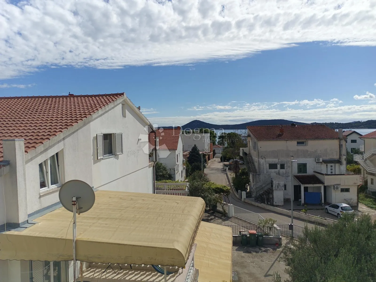 vodice prekrasna kuća sa 9 apartmana 100 metara od mora - slika 41