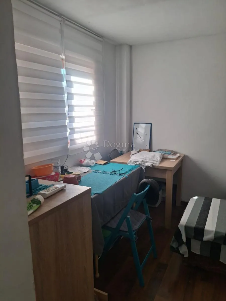 vodice - stan s prostranom terasom koja pruža pogled na more - slika 3