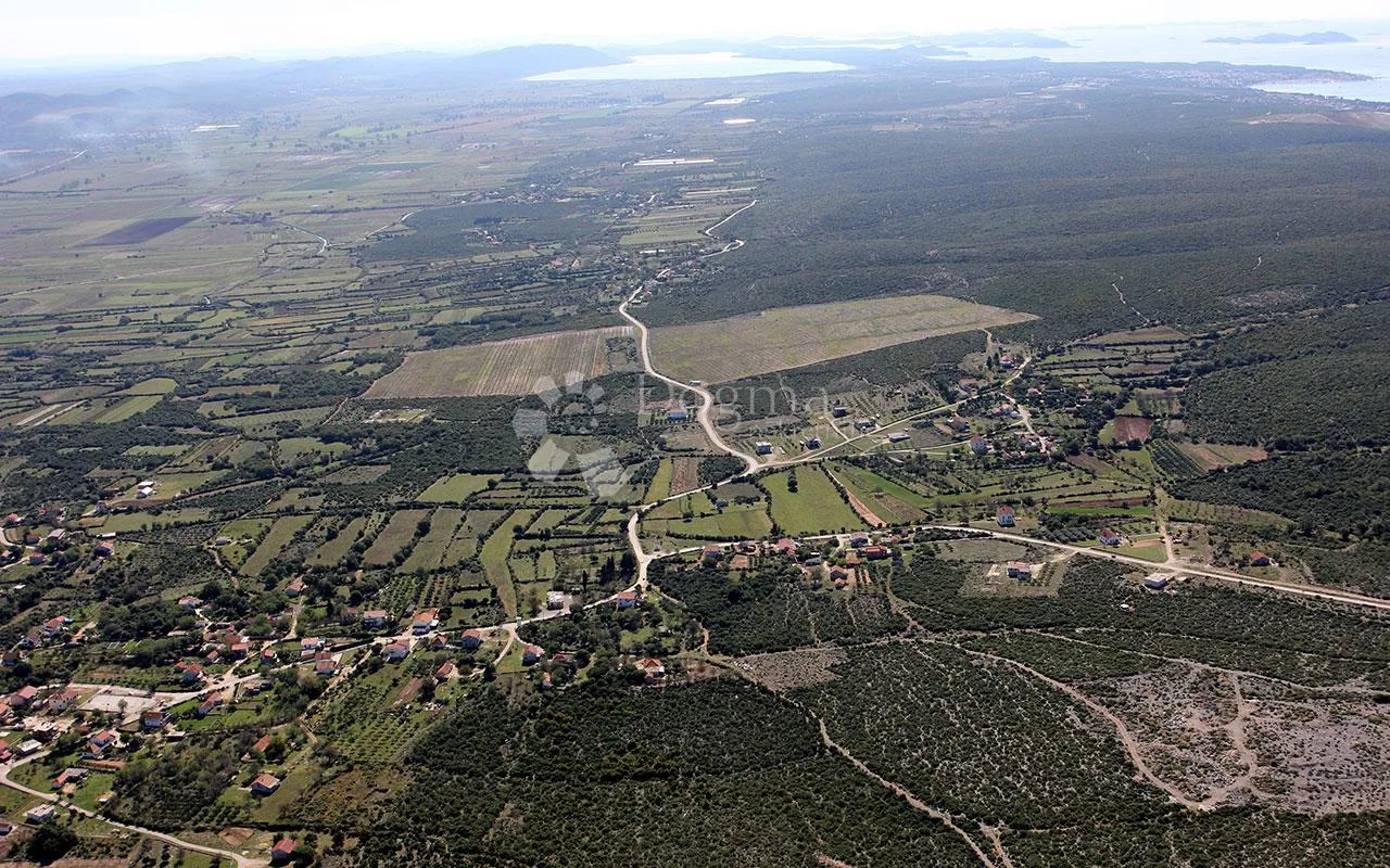 poljoprivredno zemljište s bunarom za vodu na zemljištu! - slika 3