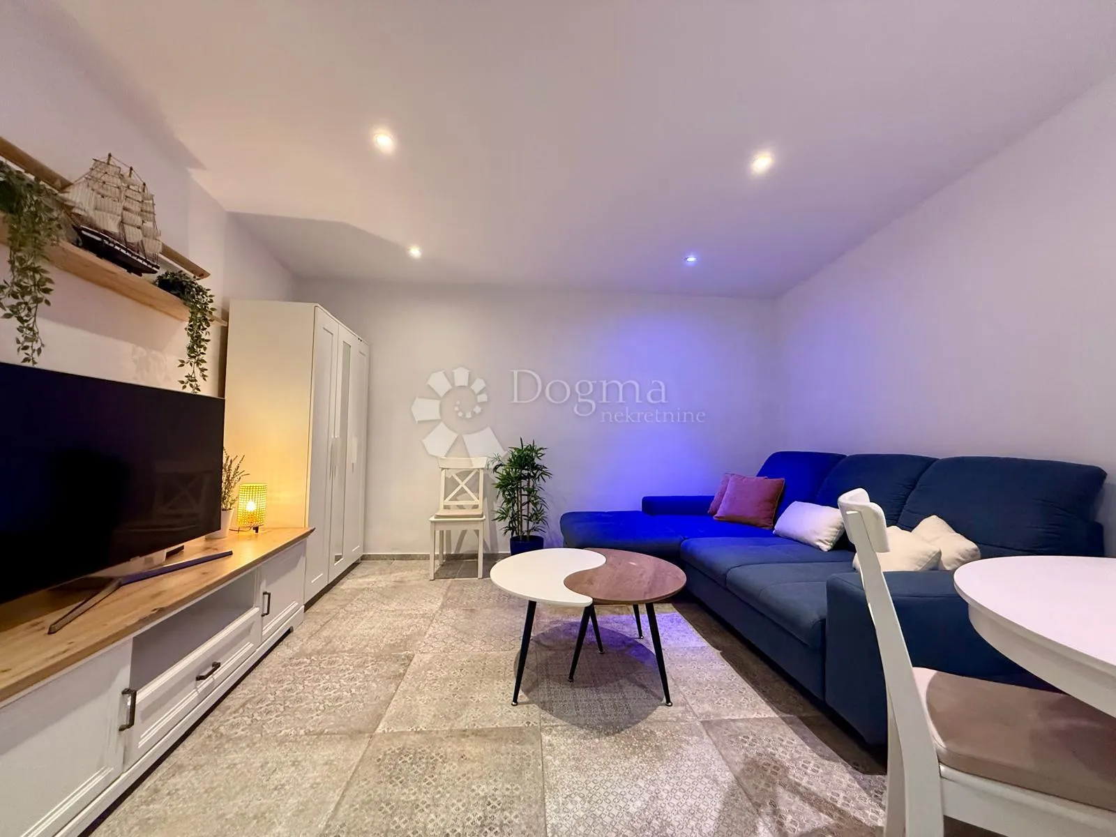 rustikalni studio apartman koji osvaja na prvi pogled – spoj topline, elegancije i mediteranskog šarma - slika 6