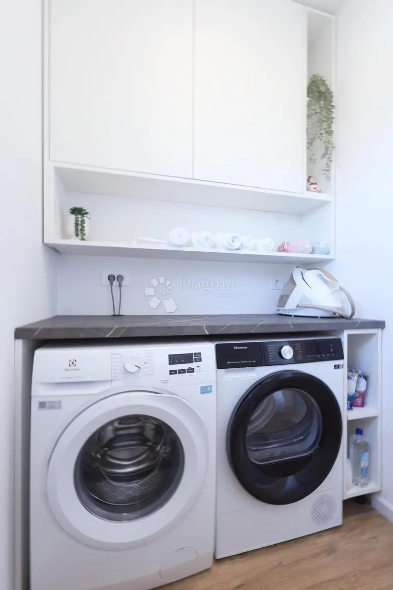 moderna kuća s bazenom -178m2, mirna lokacija - slika 9