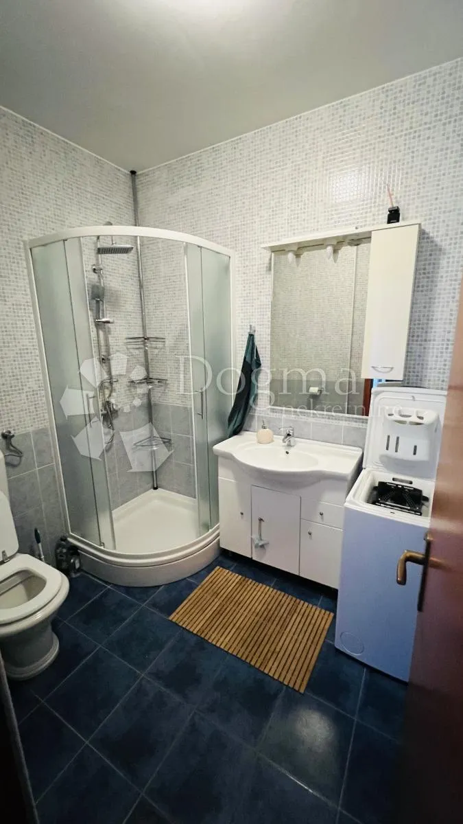 dvoetažni stan sa velikim vrtom u medulinu - slika 16