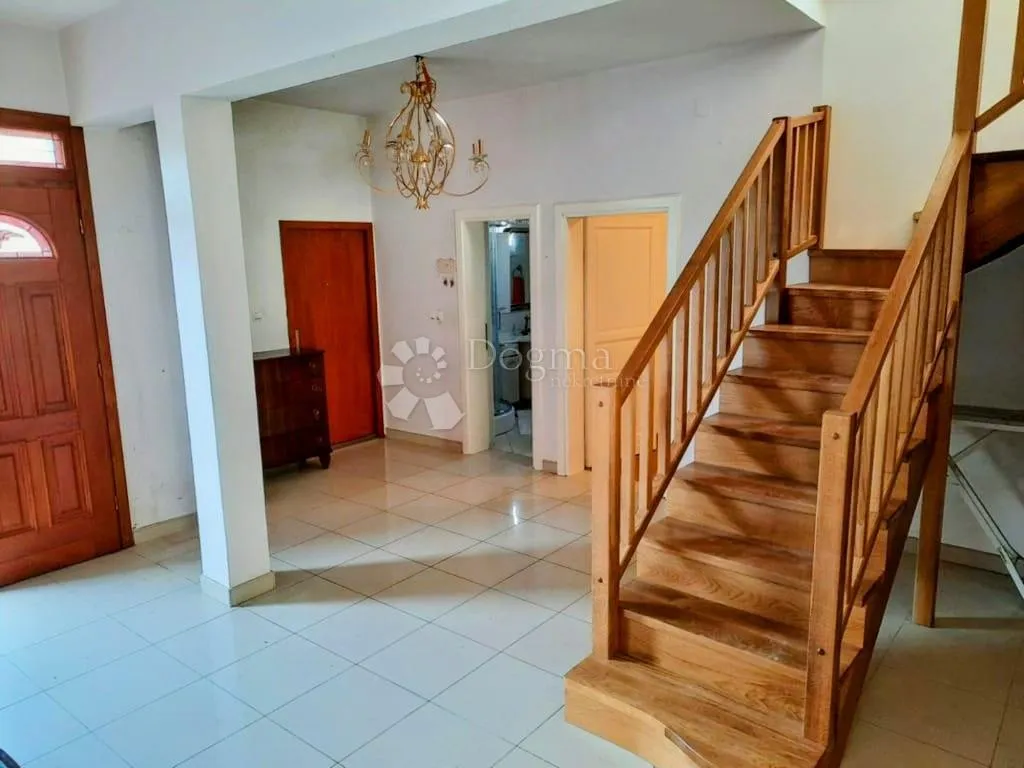 samobor villa 200m2 + zemljište 1653m2 - slika 2