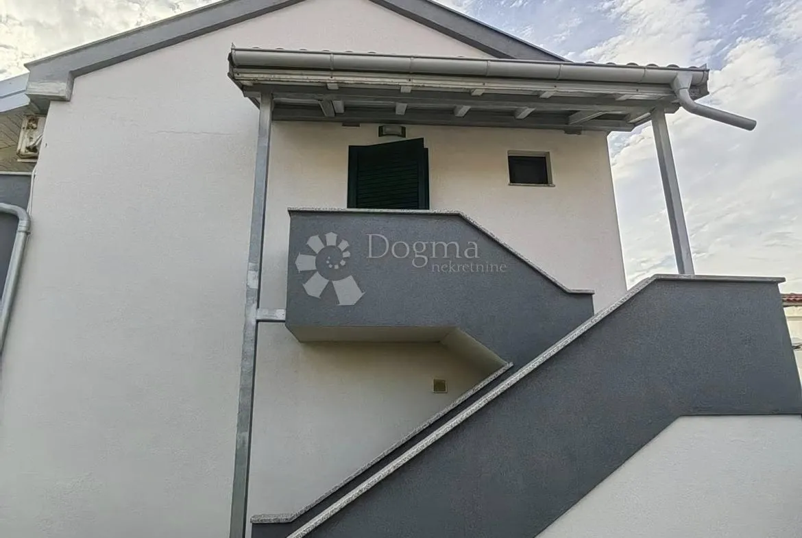 prodaje se apartmanska kuća na otoku viru!! - slika 3