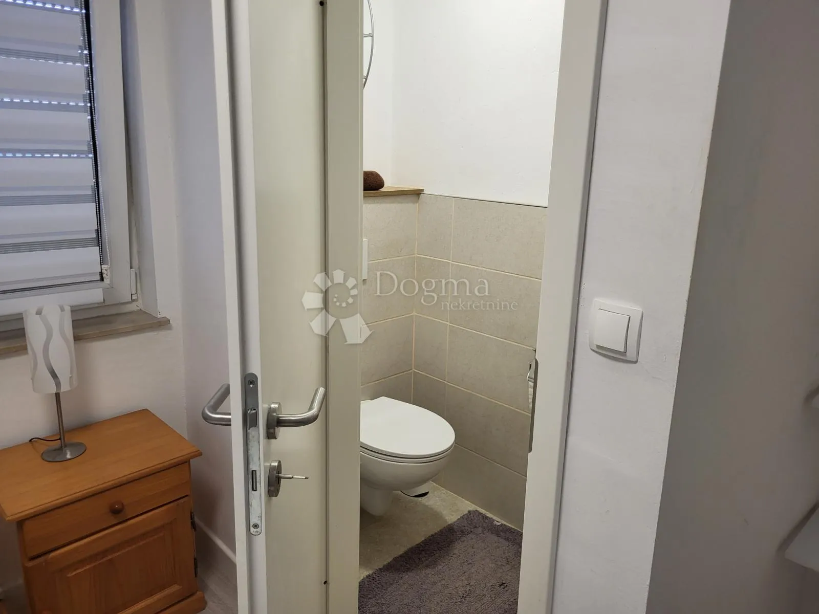 adaptiran apartman blizu mora sa parkingom - slika 13