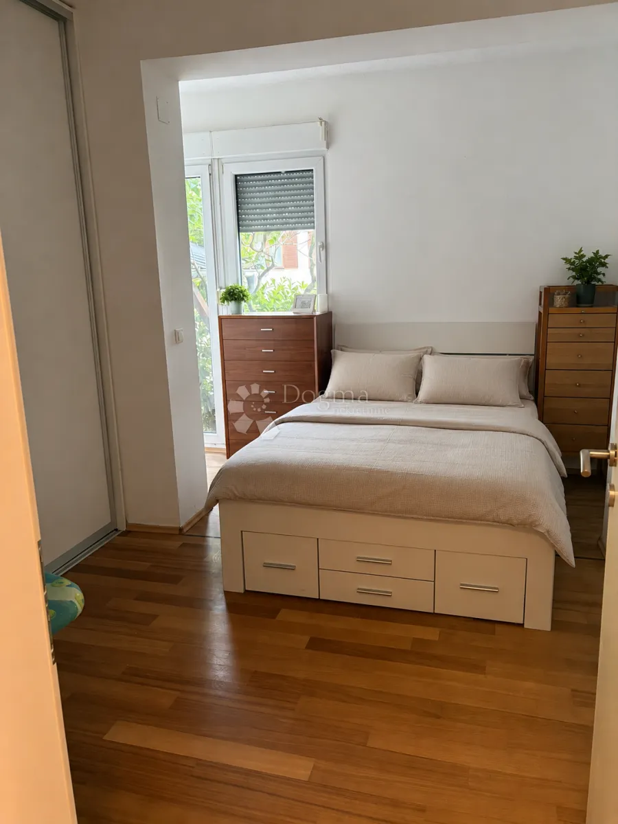 prilika-trosoban stan s privatnim vrtom i 2 parkirna mjesta - slika 11