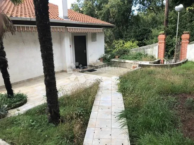 Samostojeća kuća Bulevard, 250 m² plus garaža 54,59m2 - Rijeka