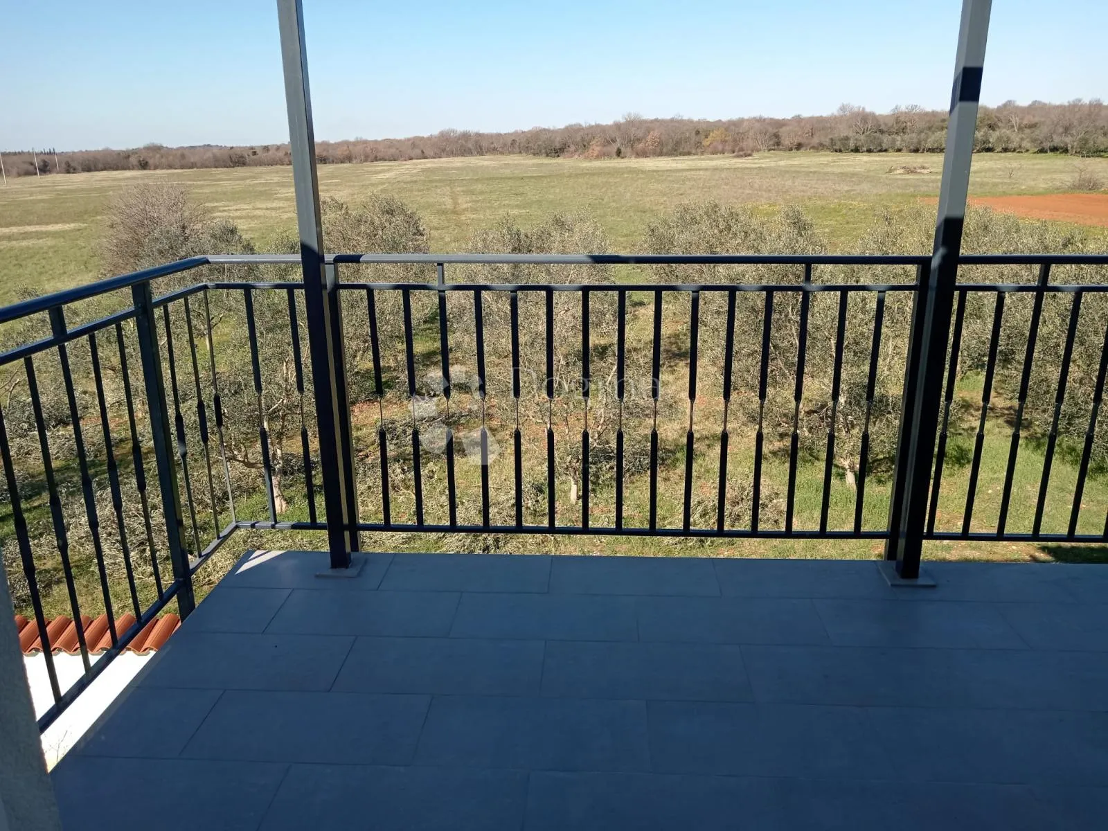 dvosoban moderno uređen stan - slika 8