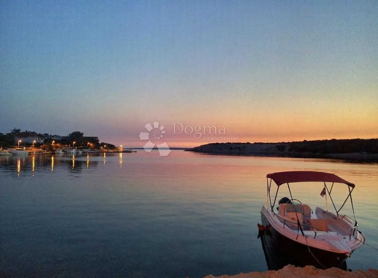 Građevinsko zemljište sa pogledom pored marine Šimuni - Šimuni, Pag