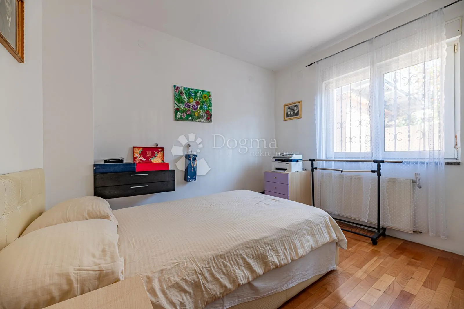 vila na vrhovcu, 2 parkinga, vrt - slika 16