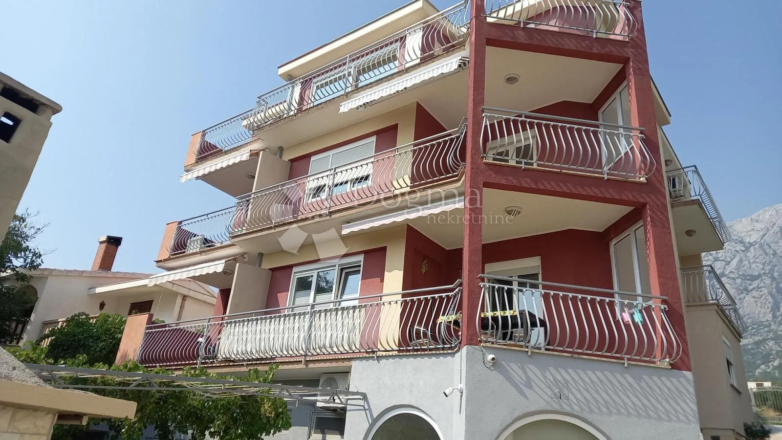 apartmanska kuća sa velikom okućnicom - slika 27