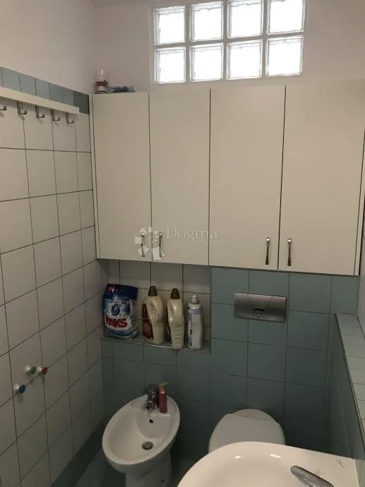 2-soban stan s balkonom, kruge – odlična lokacija - slika 10