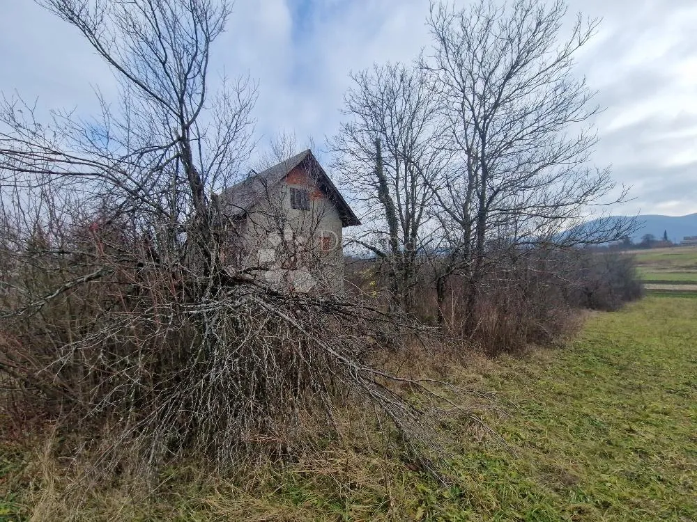 kuća u plaškom za život i vikend - slika 4