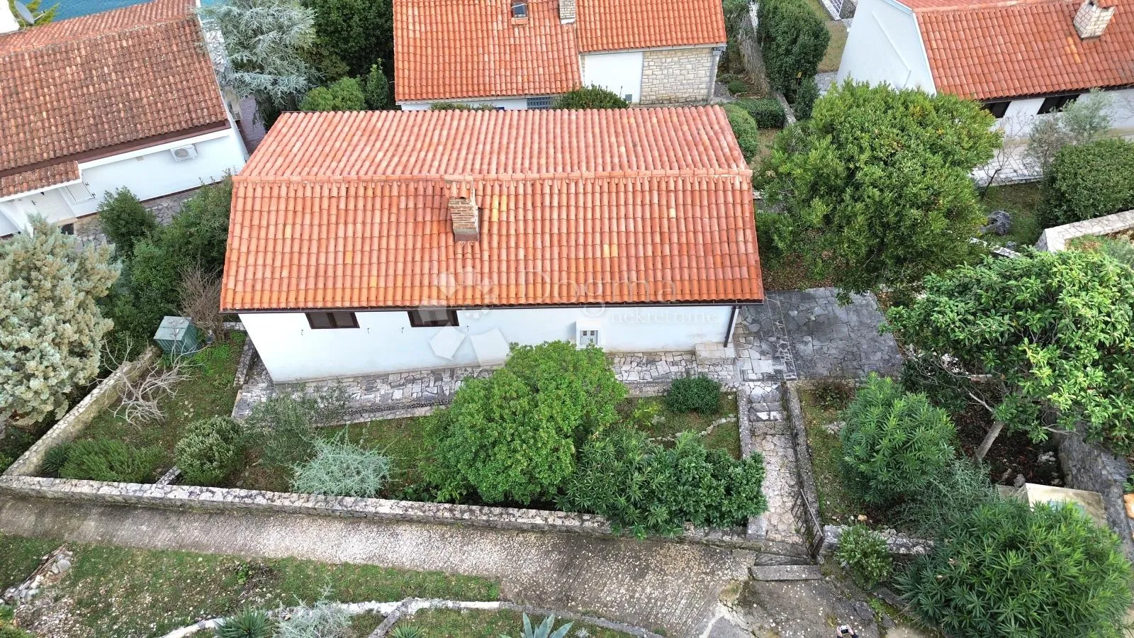kuća s pogledom na more s velikim potencijalom – 30 m od plaže! - slika 7
