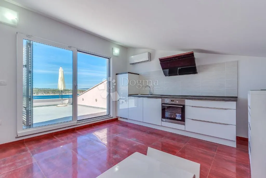 moderni jednosobni apartman u potkrovlju - slika 2