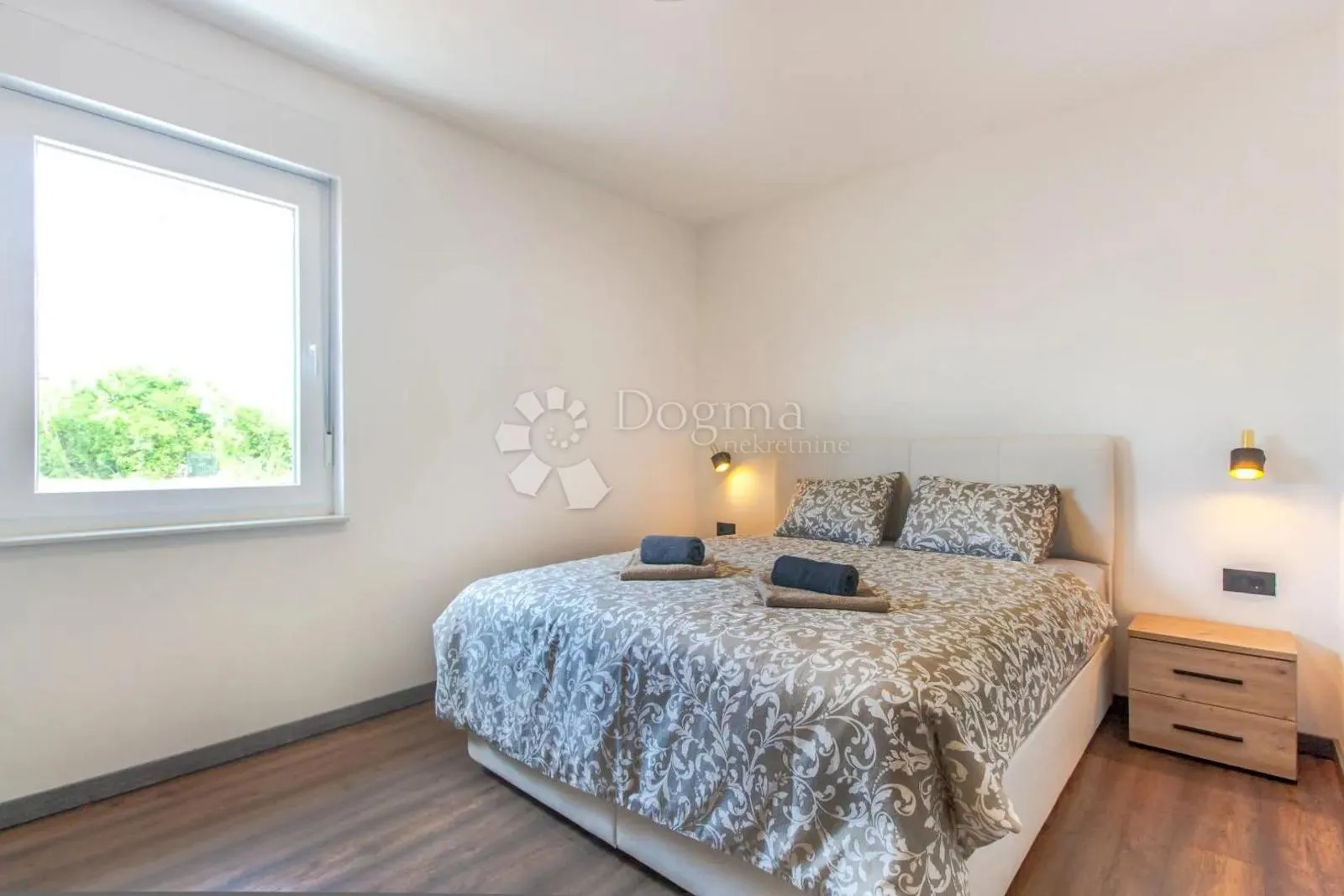 villa sa bazenom, konobom i 3800m2 okućnice - slika 24