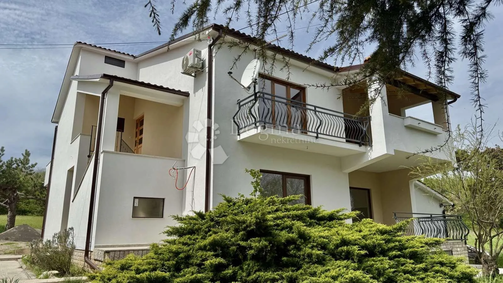 barban,kuća sa 2 stana,top lokacija - slika 15