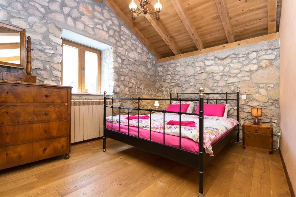 autentična kamena vila s bazenom i pogledom na more - slika 5