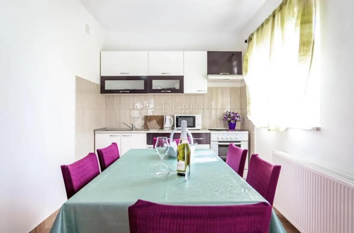 apartmanska kuća - slika 10