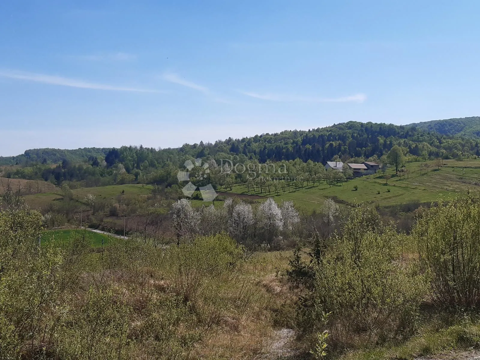 zemljište uz asfaltiranu cestu - slika 3