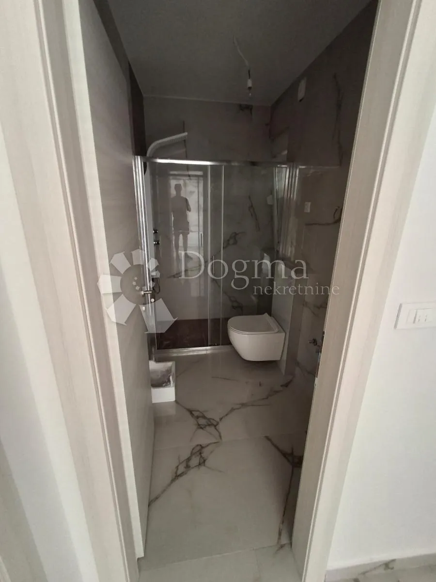 dvoetažni apartman u palitu sa prekrasnom krovnom terasom - slika 21