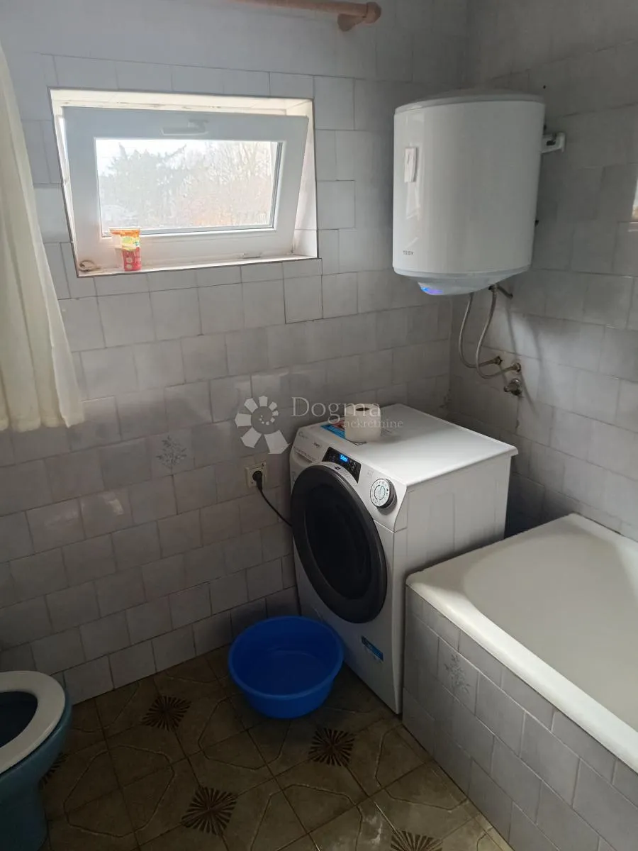 kuća s prostranom parcelom - slika 12