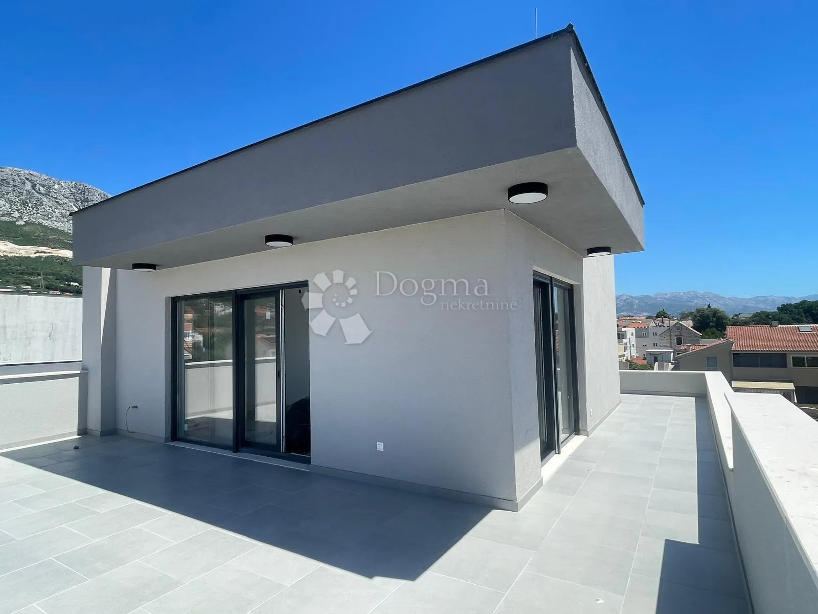 dvoetažni stan 200 m od mora - slika 13
