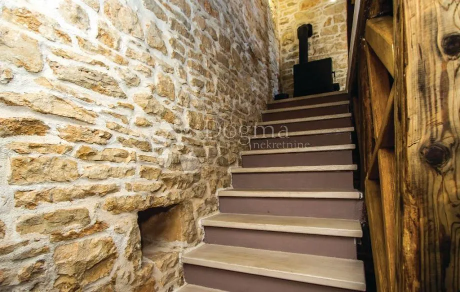 prilika! renovirana tradicionalna istarska kamena kuća s bazenom - slika 8