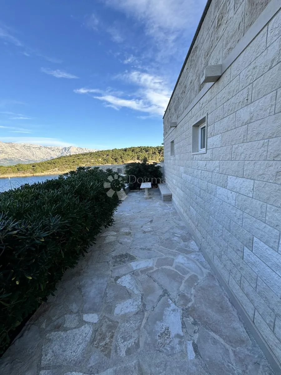 kuća sa bazenom 50 m od plaže na braču - slika 25