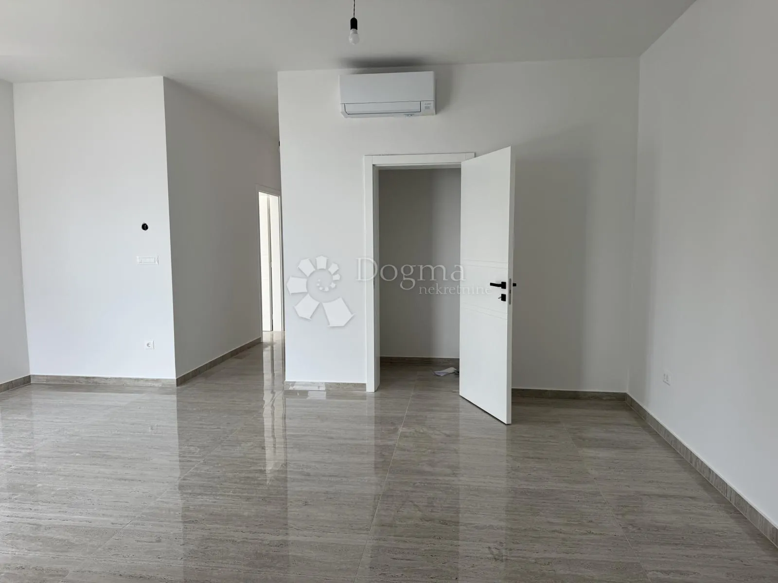 stan s3 - 20m od mora, maslenica - slika 4