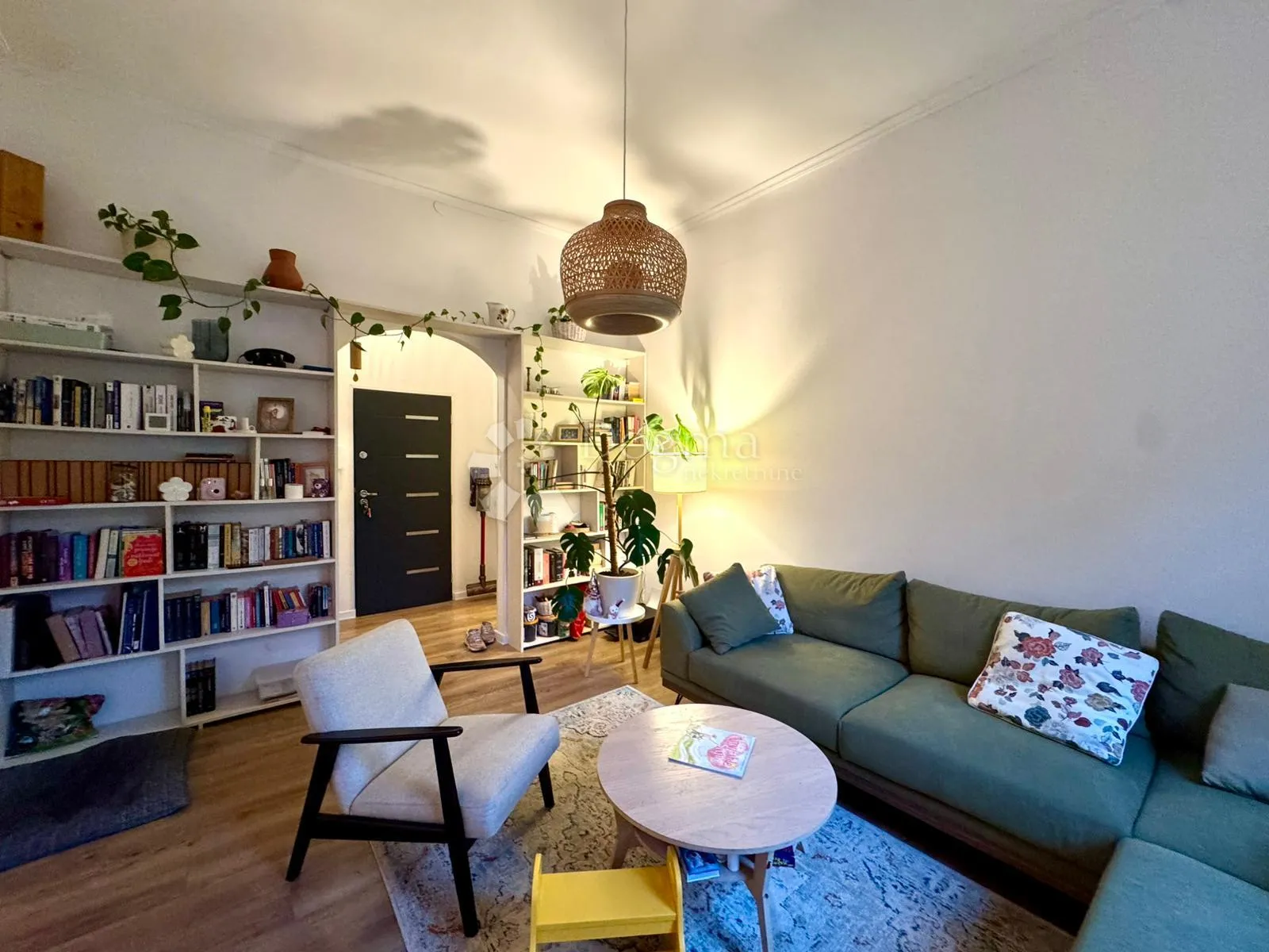 renovirani austrougraski stan, top lokacija - 81,14m2 - slika 3