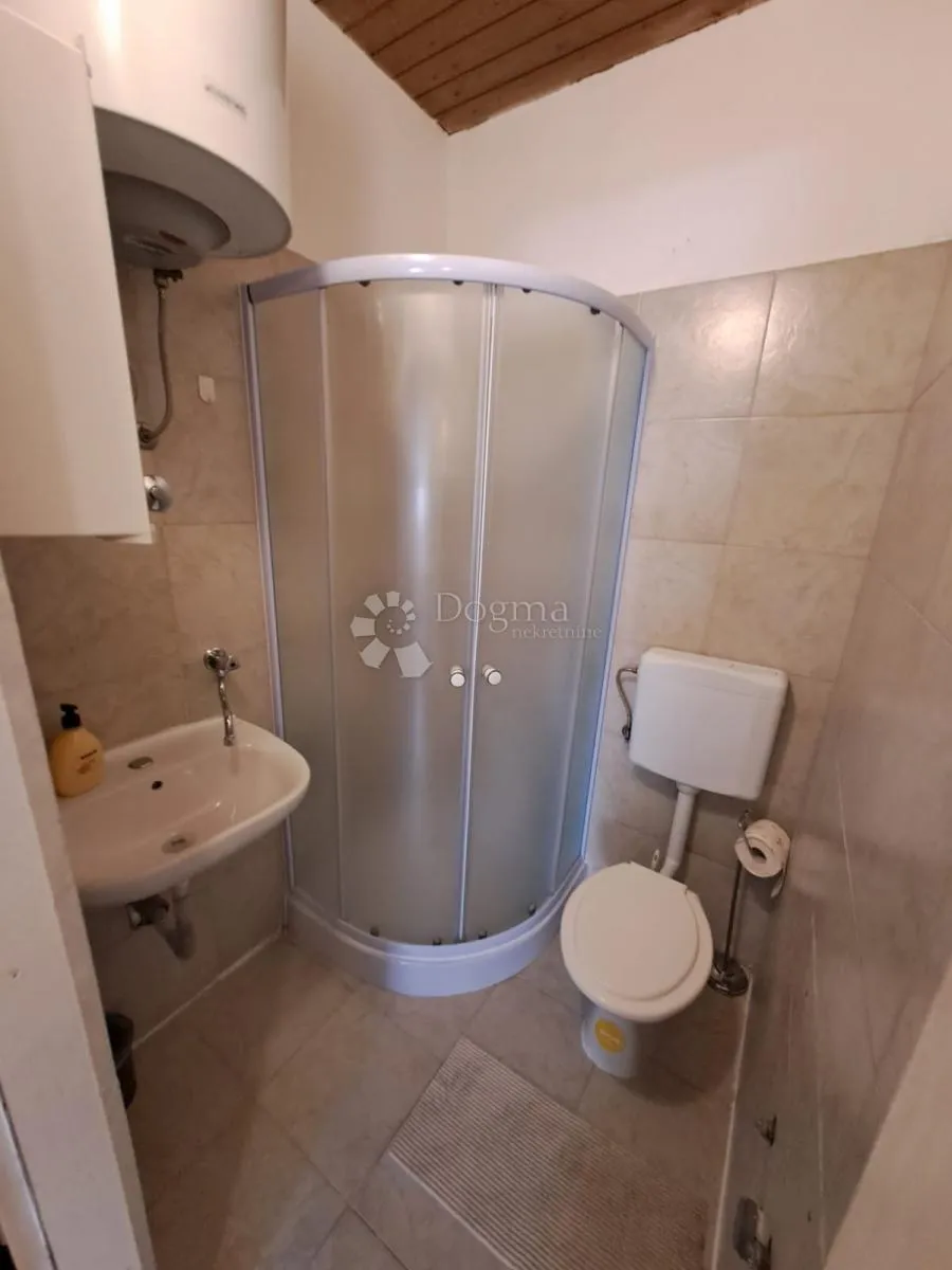 trosoban stan u centru pule - 3 studio apartmana - slika 8