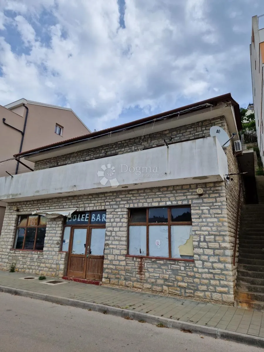 kuća sa poslovnim prostorom- prvi red uz more - slika 9