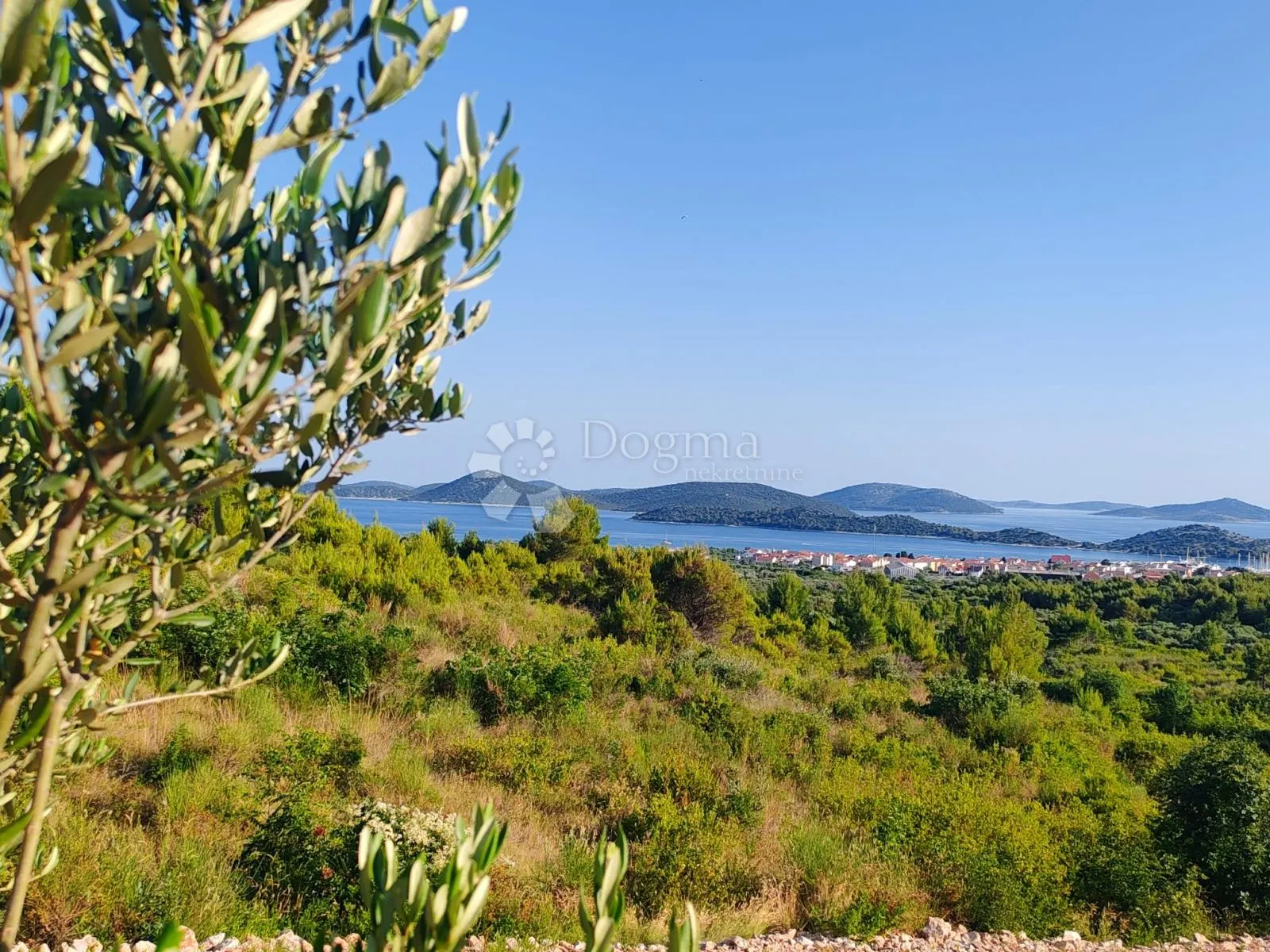 tribunj - vodice zemljište s otvorenim pogledom na more i kućicom za odmor - slika 6