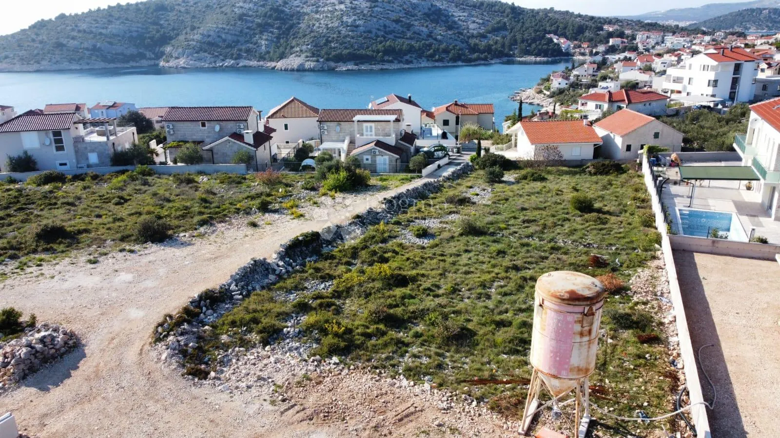 GRAĐEVINSKO ZEMLJIŠTE 150 m OD MORA - Ražanj, Rogoznica