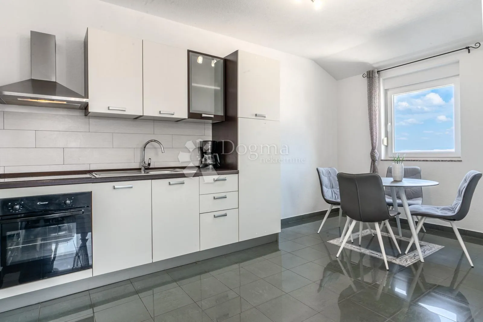 klimno, apartman na samo 250m od mora - slika 3