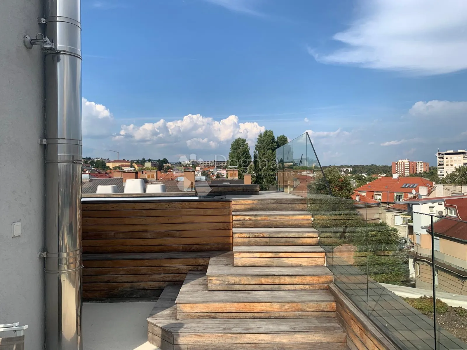 luksuzni troetažni penthouse sa terasom i bazenom - slika 4