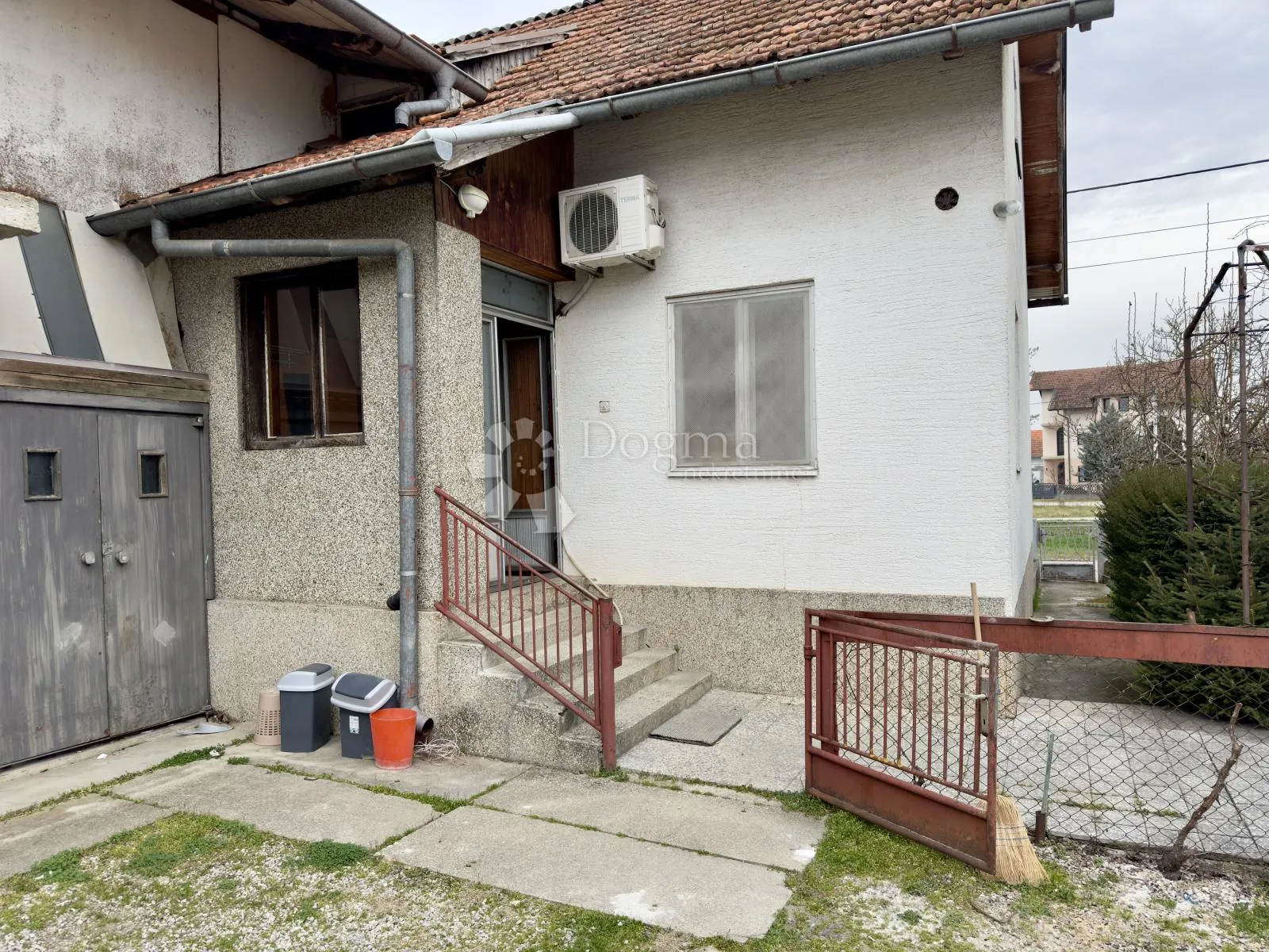 kuća s velikim zemljištem u lukavcu – investicijska prilika - slika 5