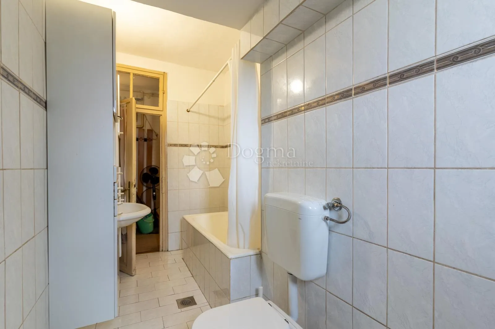 centar grada, petorosoban stan s potencijalom - slika 16